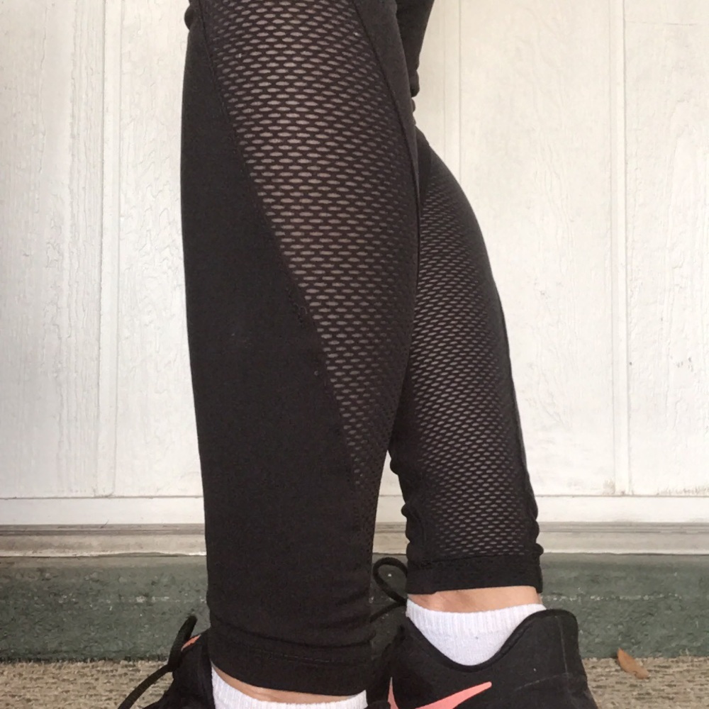PINK VICTORIAS SECRET ULTIMATE LEGGINGS SMALL - Picture 16 of 16